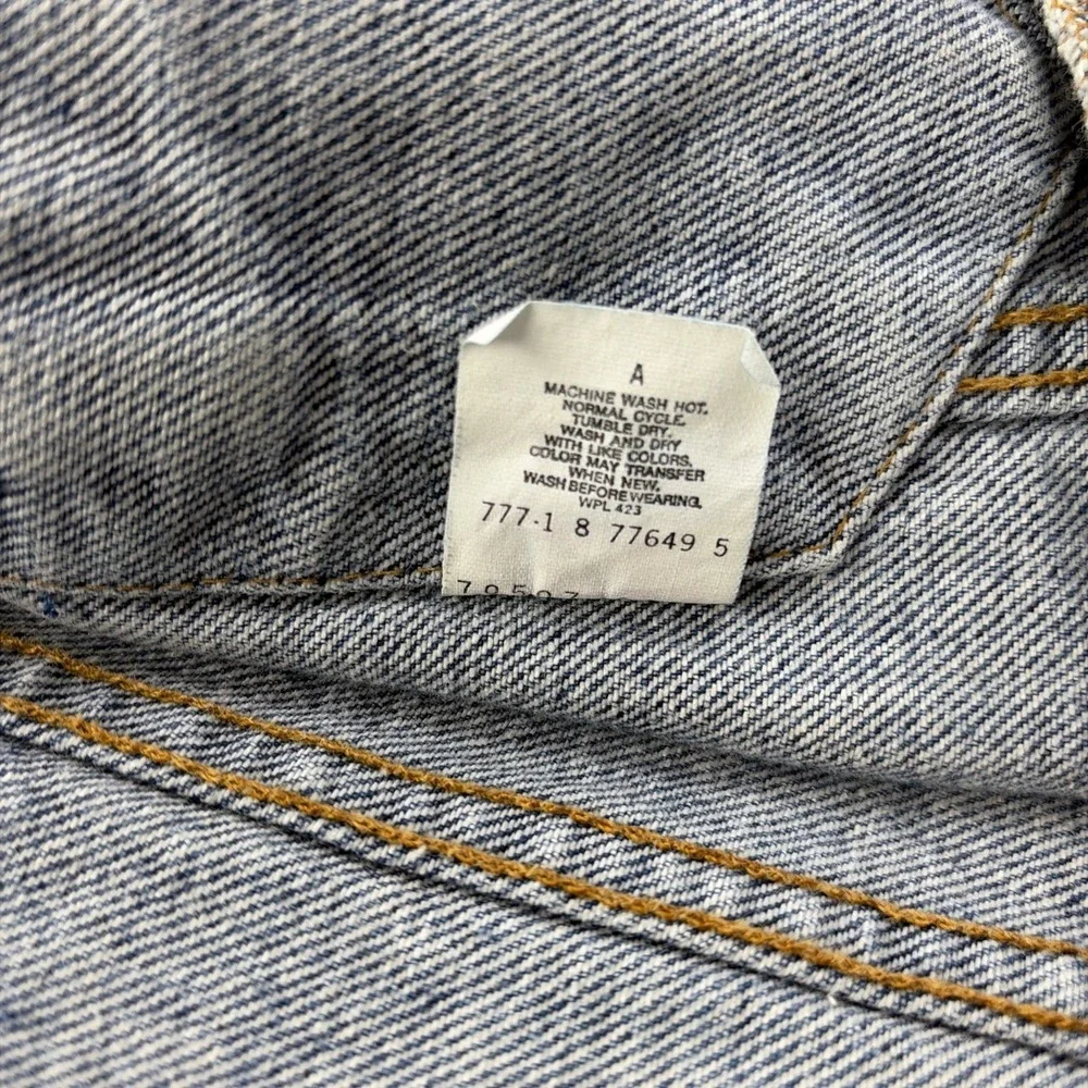 Vintage Levi's 70507 Denim Trucker Jacket USA Made Size L 23x27 Red Tab